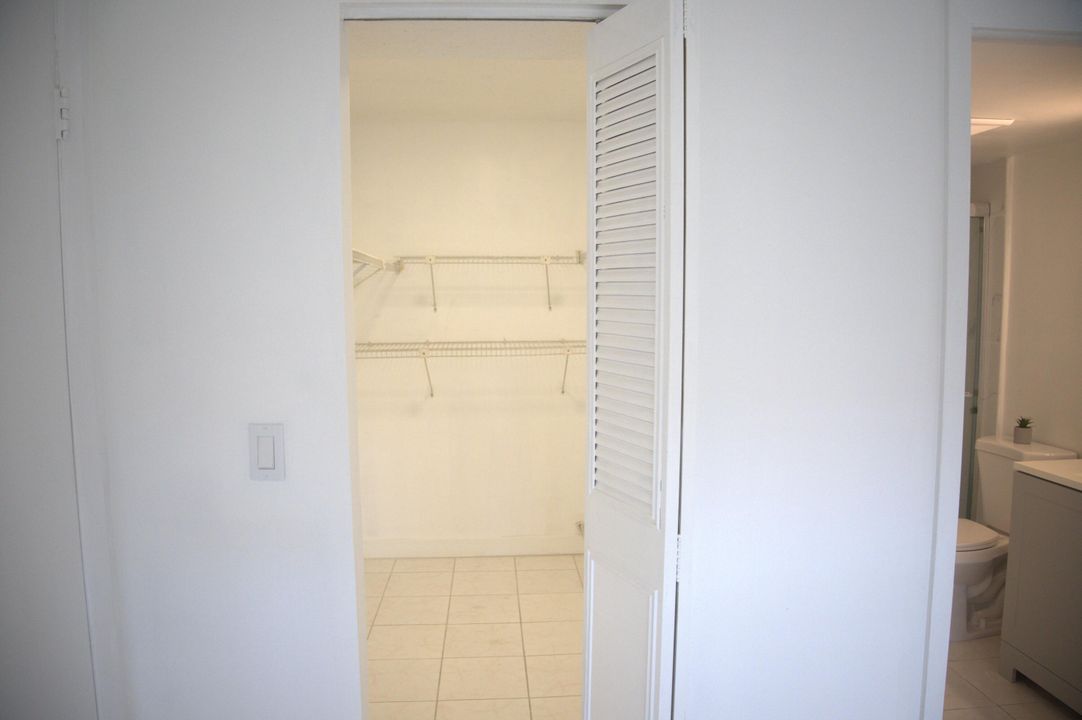 For Rent: $1,800 (2 beds, 2 baths, 888 Square Feet)