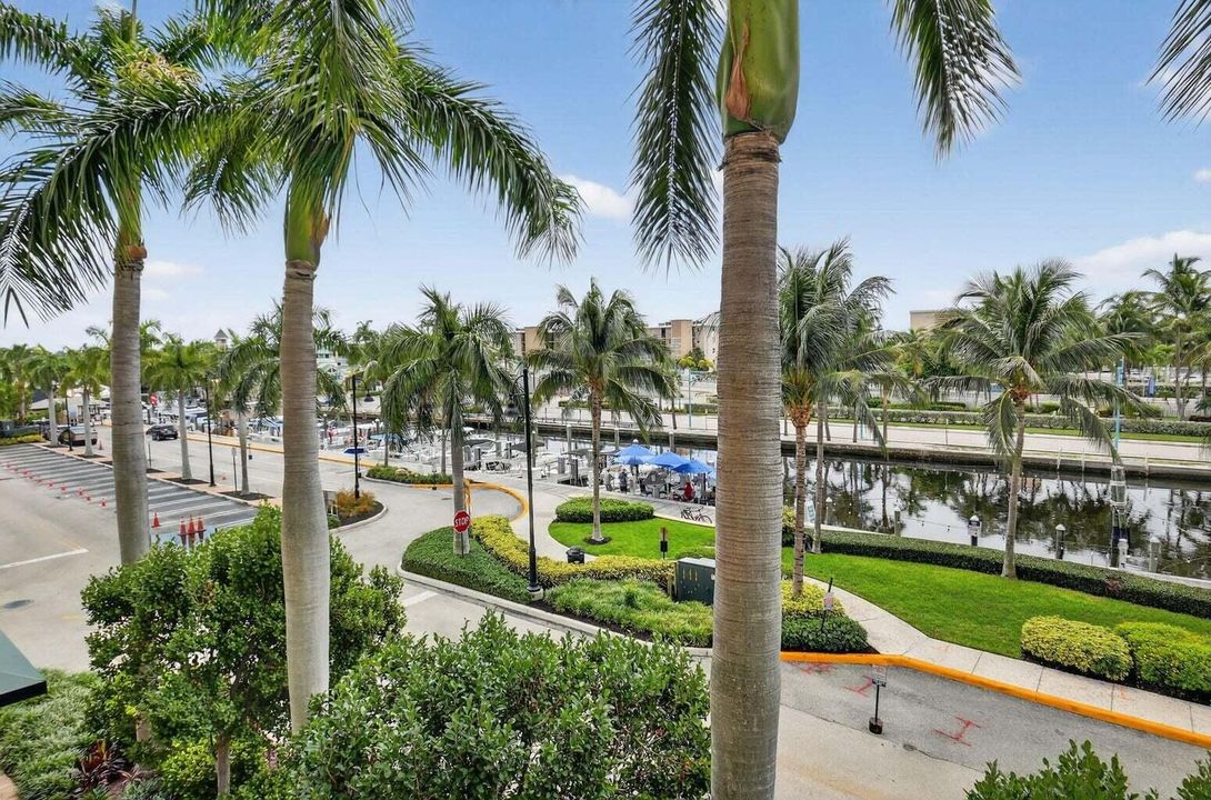 For Rent: $5,750 (2 beds, 2 baths, 1130 Square Feet)