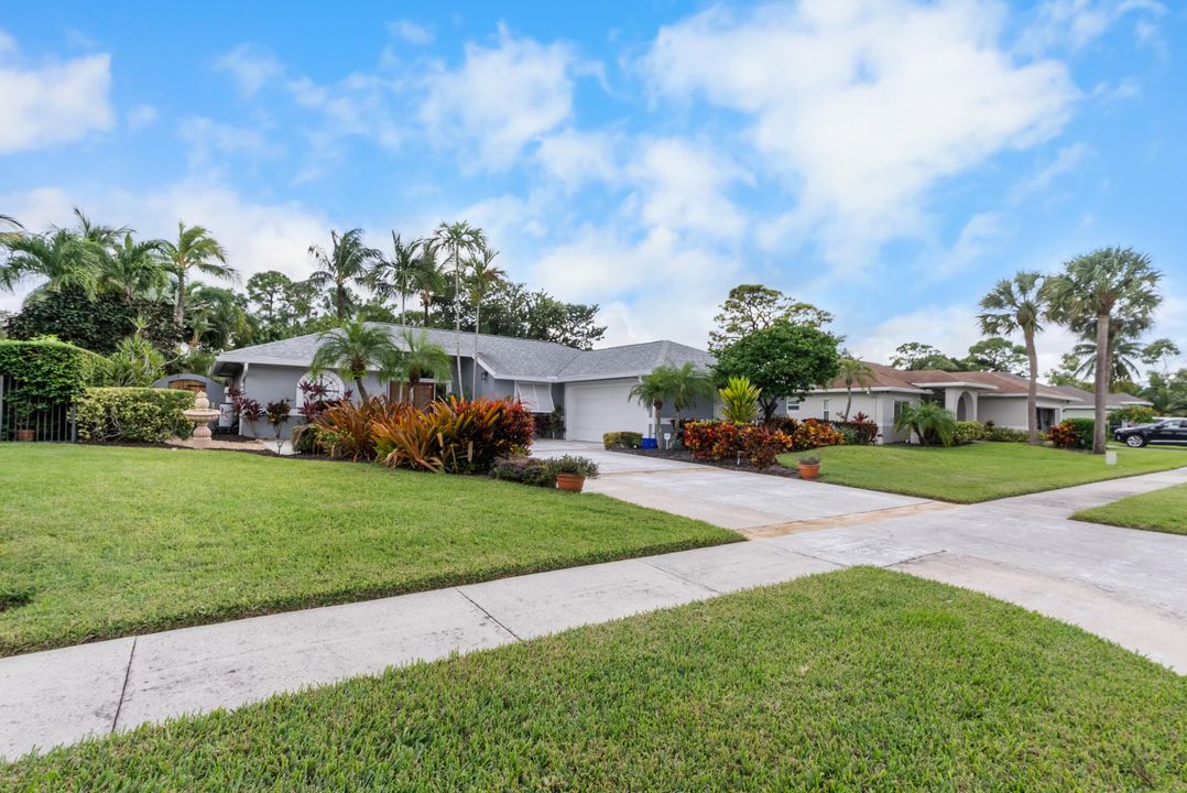 For Sale: $930,000 (3 beds, 2 baths, 1840 Square Feet)