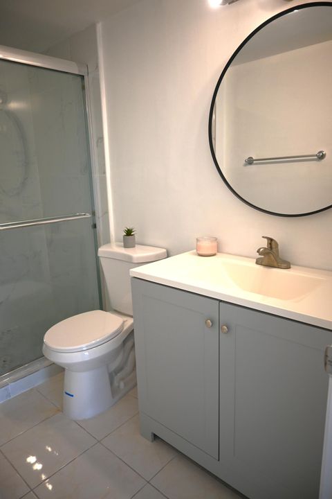 For Rent: $1,800 (2 beds, 2 baths, 888 Square Feet)