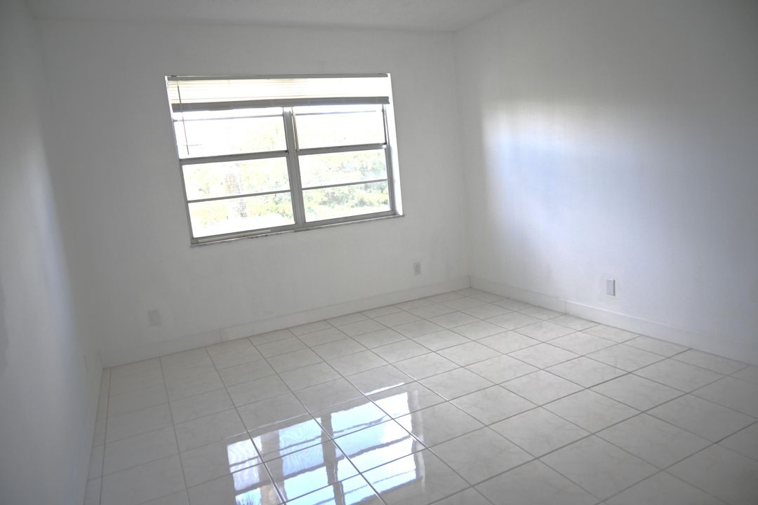 For Rent: $1,800 (2 beds, 2 baths, 888 Square Feet)