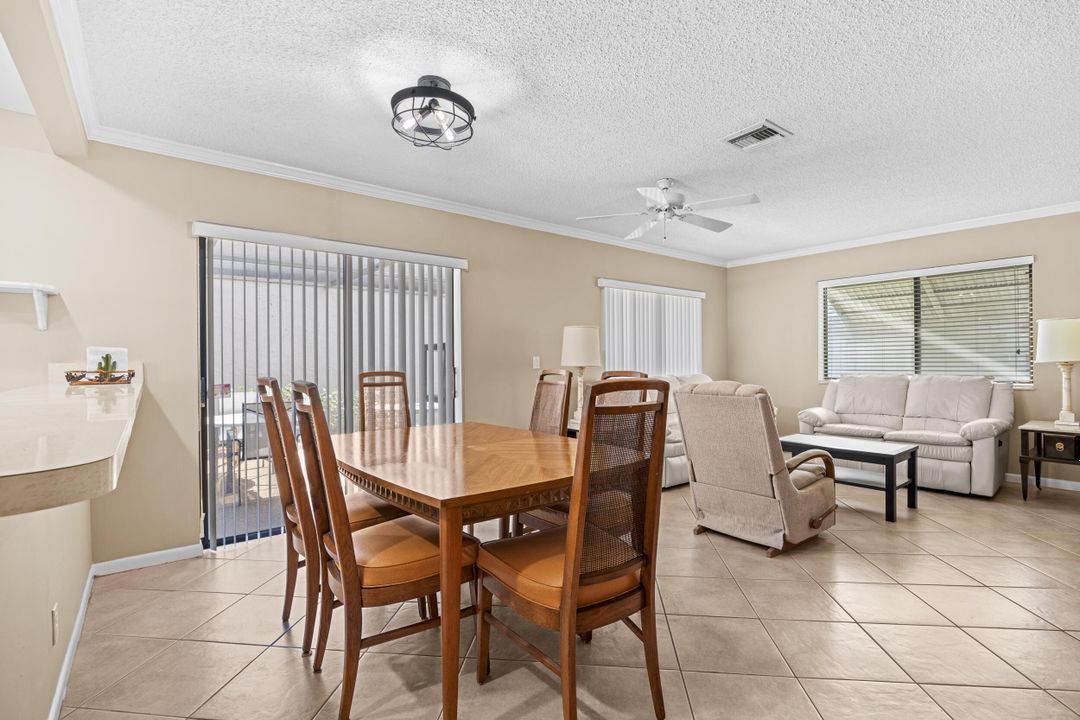 合同活跃: $269,900 (2 贝兹, 2 浴室, 1073 平方英尺)