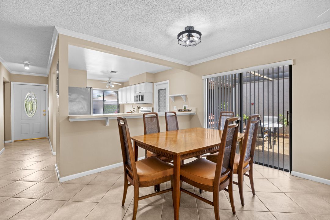 合同活跃: $269,900 (2 贝兹, 2 浴室, 1073 平方英尺)