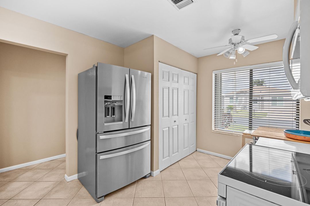 合同活跃: $269,900 (2 贝兹, 2 浴室, 1073 平方英尺)