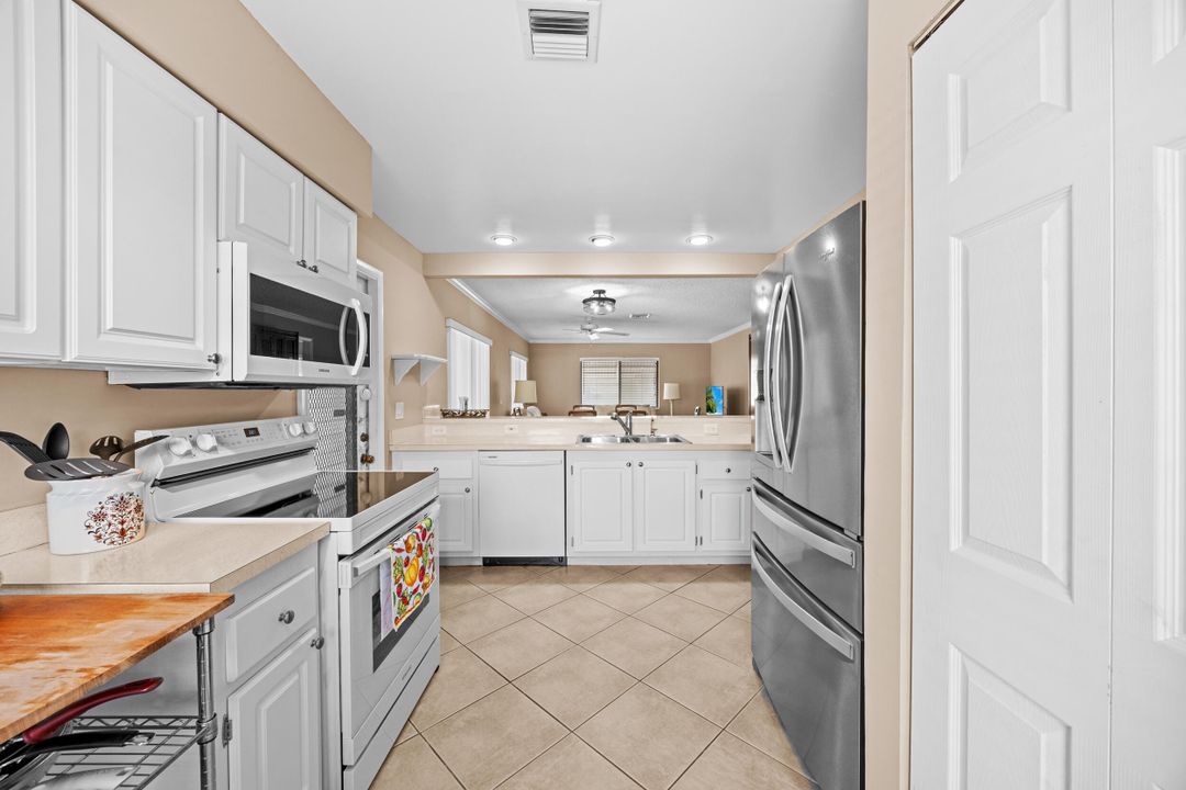 合同活跃: $269,900 (2 贝兹, 2 浴室, 1073 平方英尺)