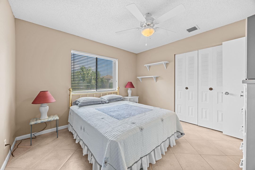 合同活跃: $269,900 (2 贝兹, 2 浴室, 1073 平方英尺)