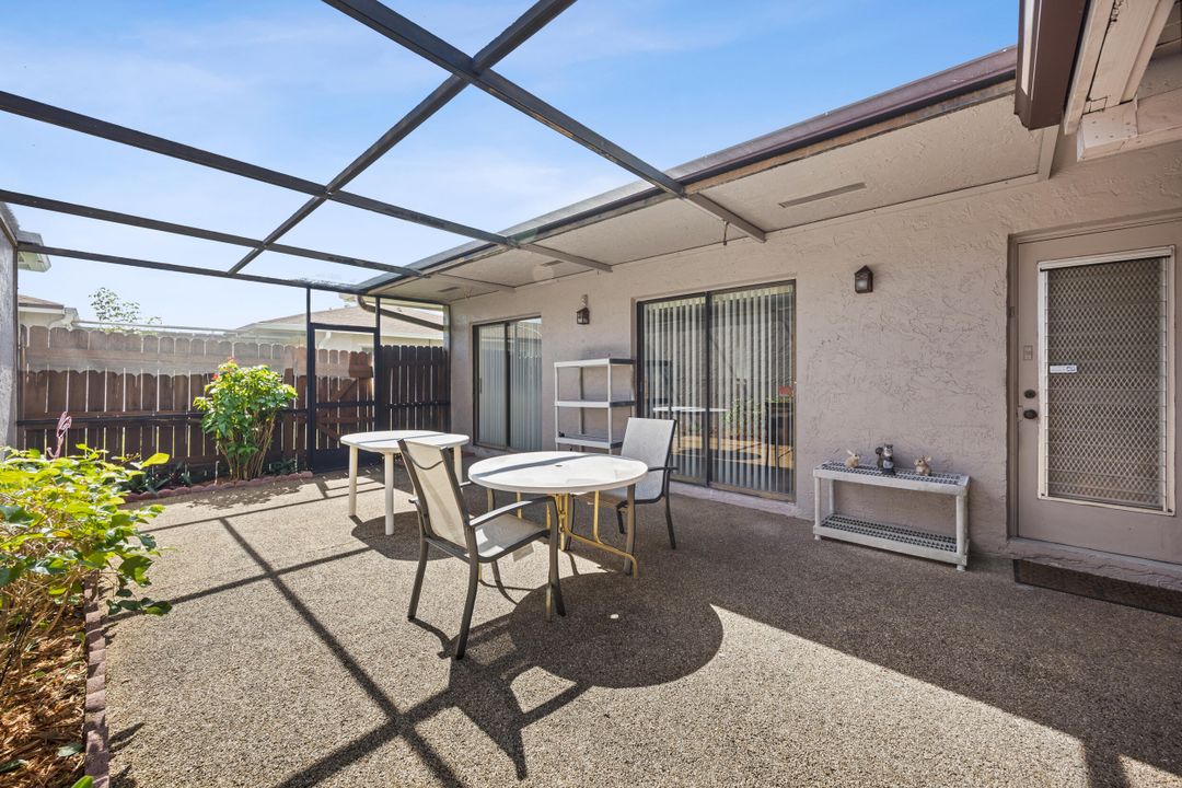 合同活跃: $269,900 (2 贝兹, 2 浴室, 1073 平方英尺)