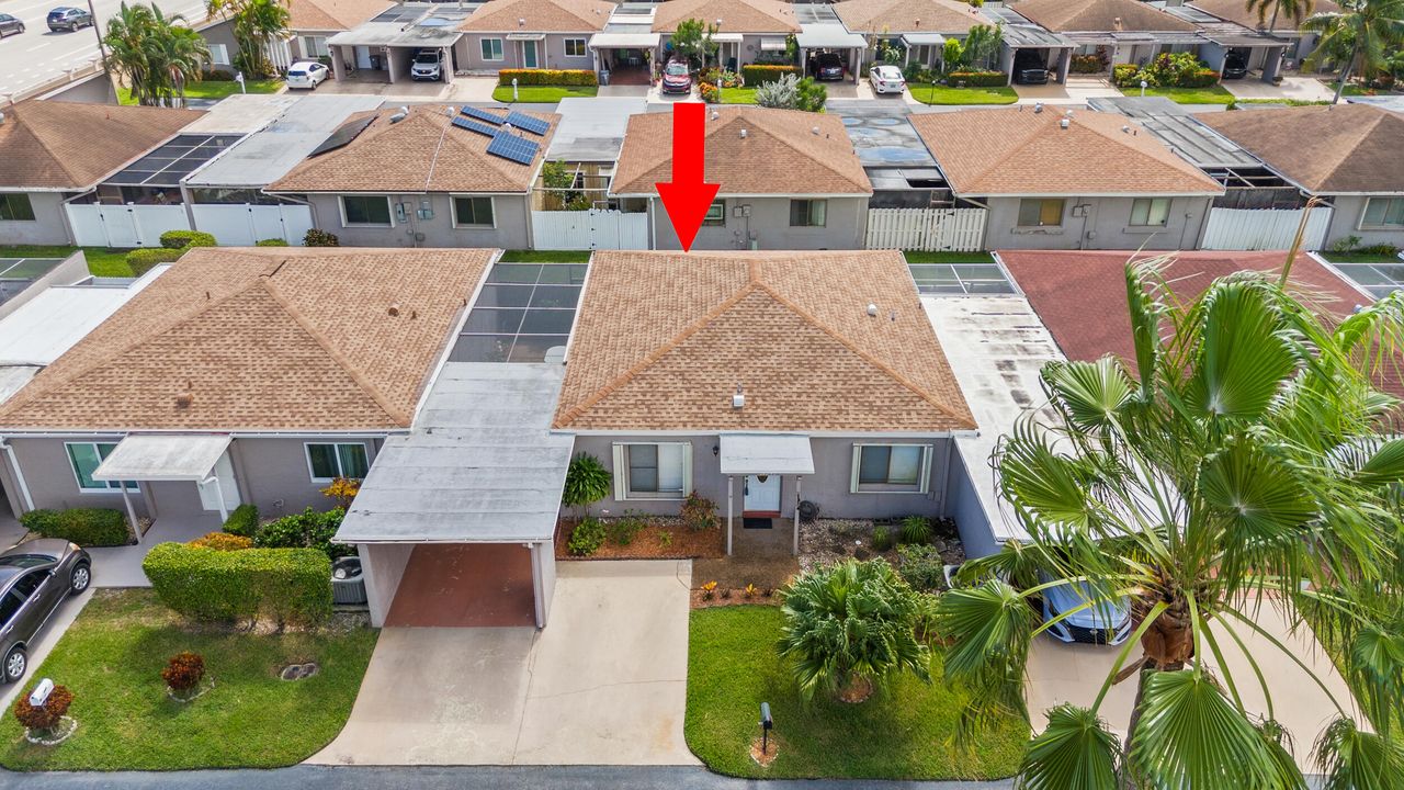 合同活跃: $269,900 (2 贝兹, 2 浴室, 1073 平方英尺)