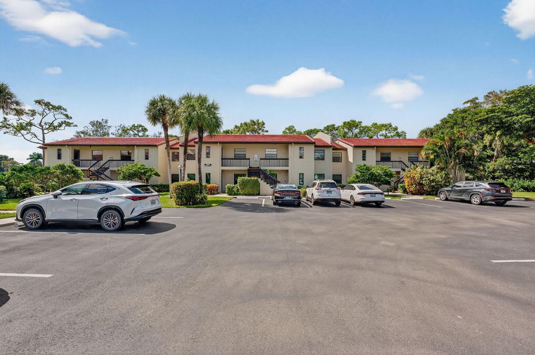 For Sale: $319,995 (2 beds, 2 baths, 1470 Square Feet)