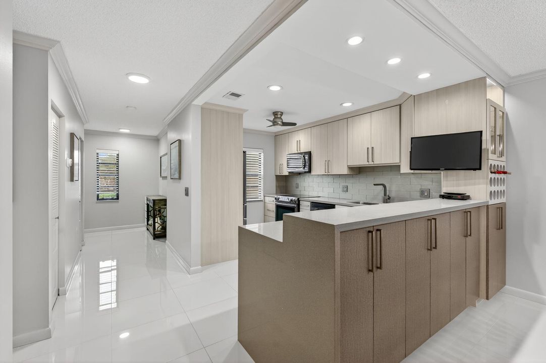 For Sale: $319,995 (2 beds, 2 baths, 1470 Square Feet)