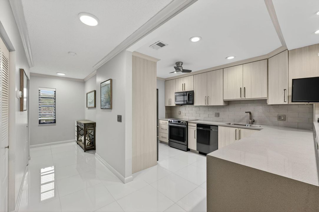 For Sale: $319,995 (2 beds, 2 baths, 1470 Square Feet)