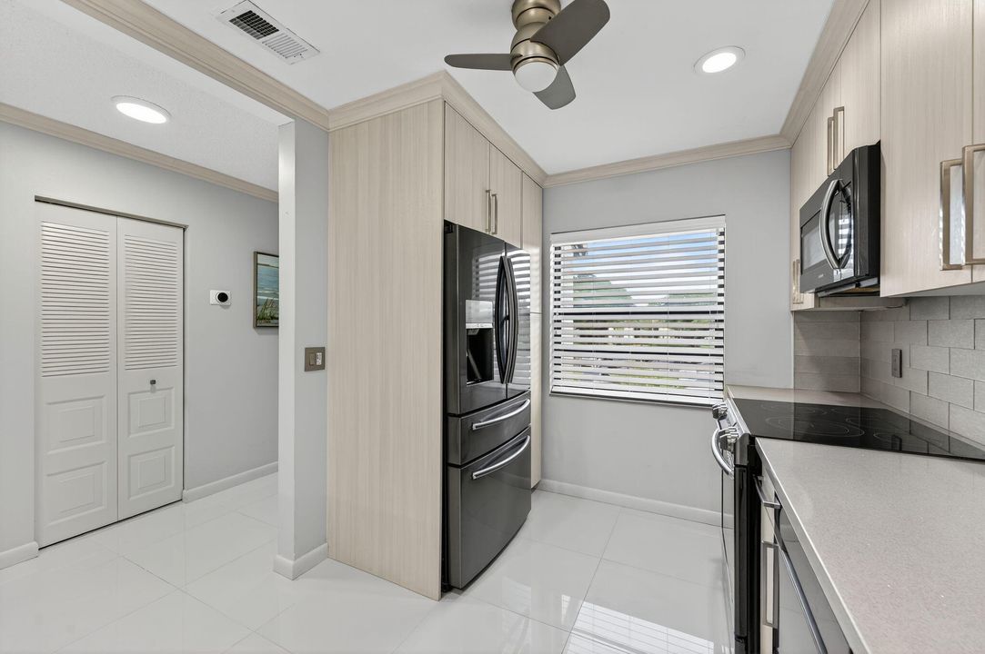 For Sale: $319,995 (2 beds, 2 baths, 1470 Square Feet)