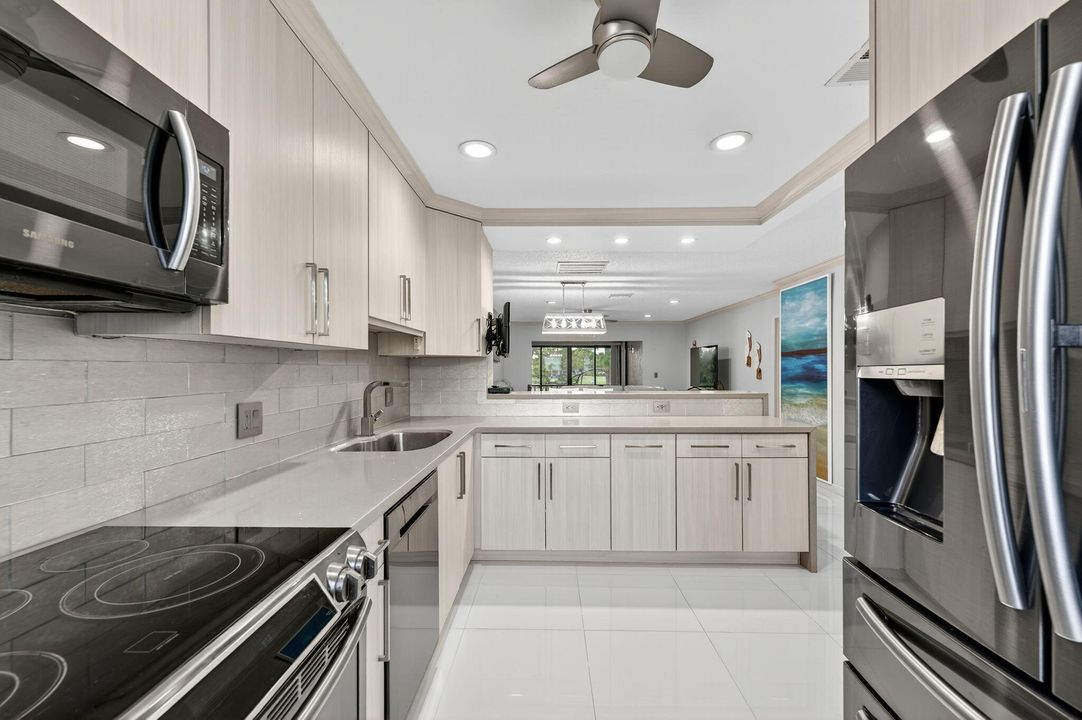 For Sale: $319,995 (2 beds, 2 baths, 1470 Square Feet)