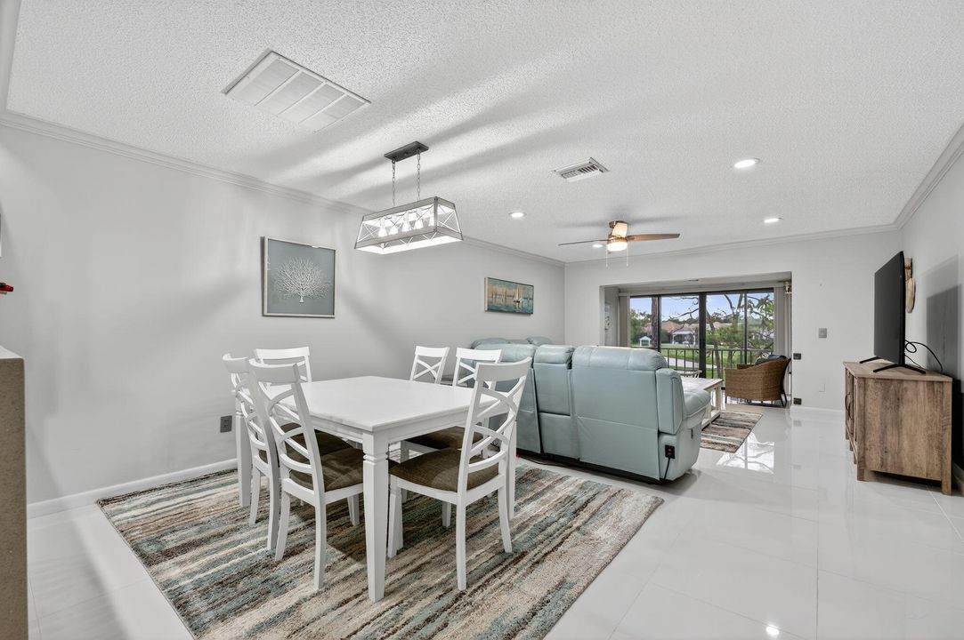 For Sale: $319,995 (2 beds, 2 baths, 1470 Square Feet)