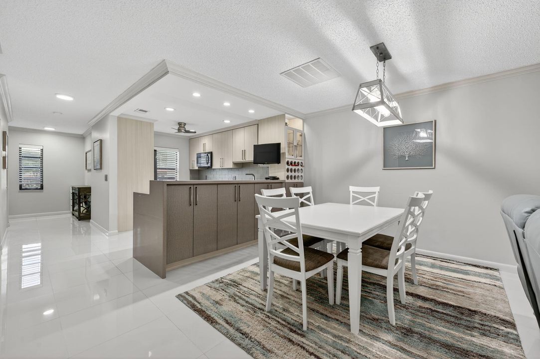 For Sale: $319,995 (2 beds, 2 baths, 1470 Square Feet)