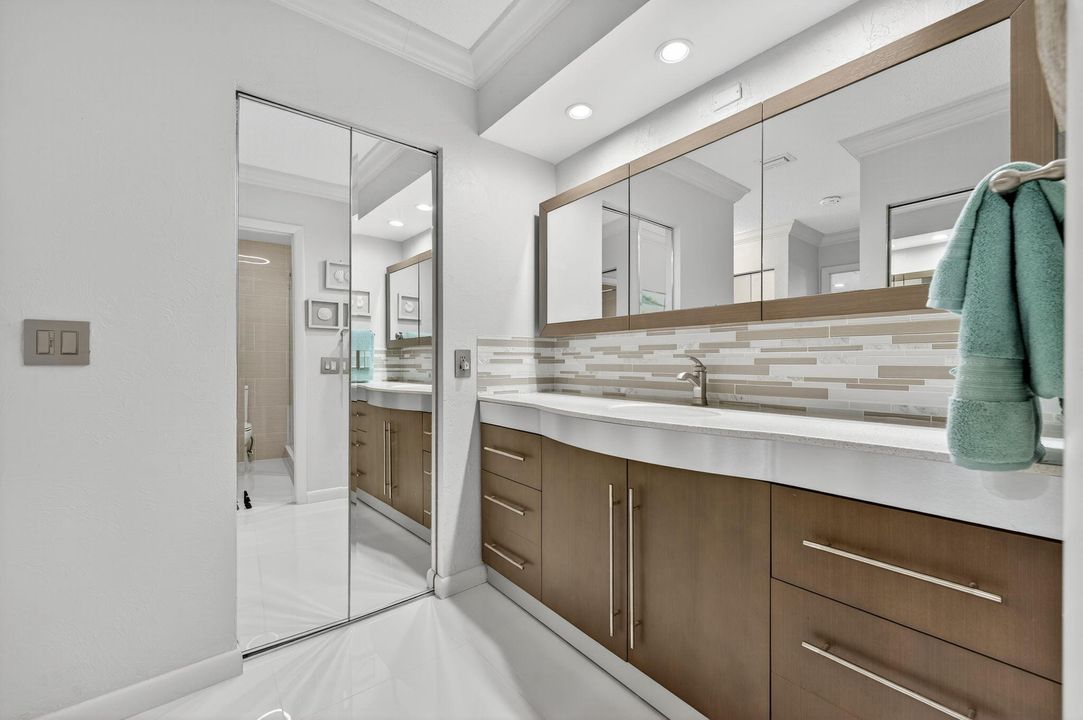 For Sale: $319,995 (2 beds, 2 baths, 1470 Square Feet)