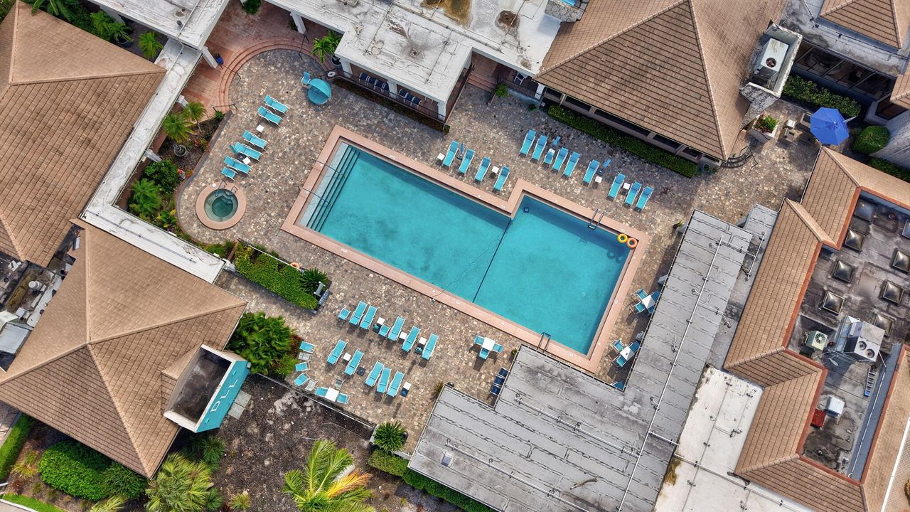 For Sale: $319,995 (2 beds, 2 baths, 1470 Square Feet)