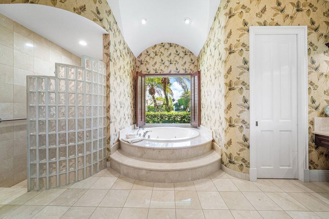 Active With Contract: $5,200,000 (3 beds, 3 baths, 4393 Square Feet)