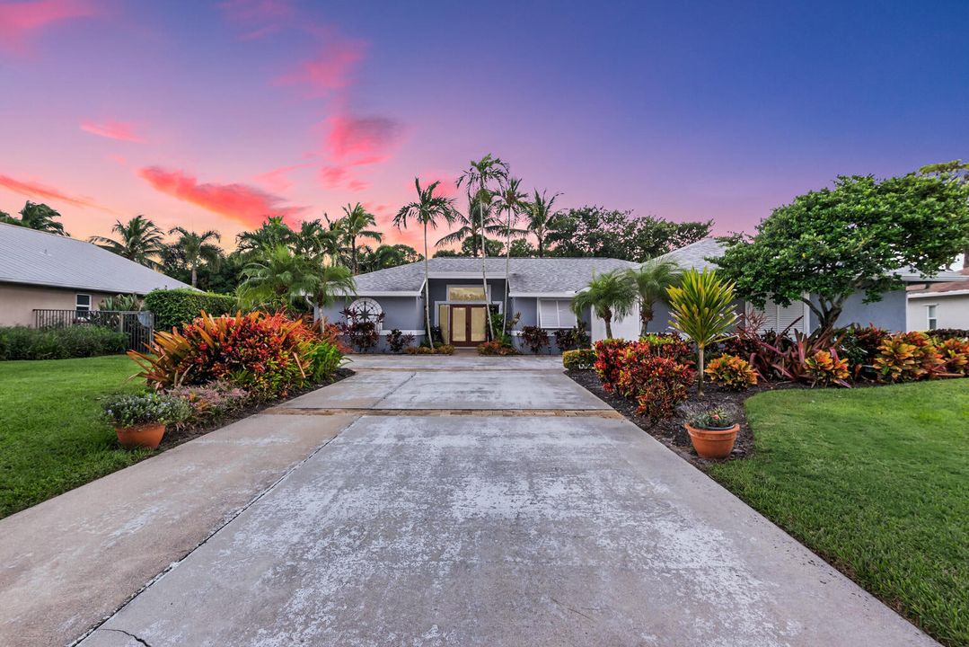 For Sale: $930,000 (3 beds, 2 baths, 1840 Square Feet)