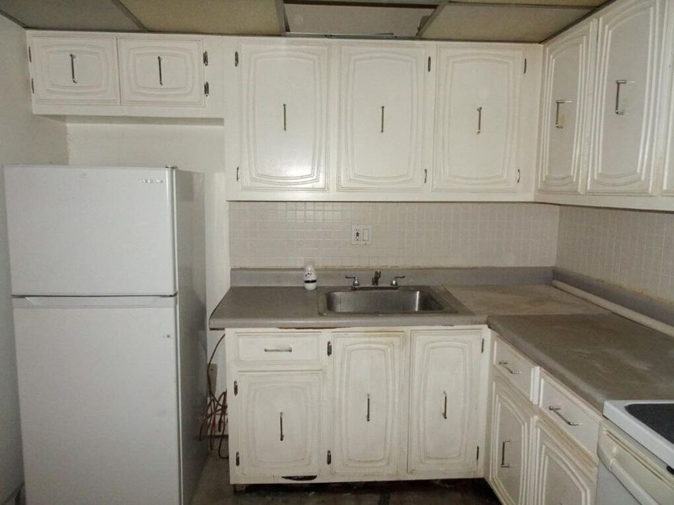 For Sale: $75,000 (1 beds, 1 baths, 629 Square Feet)