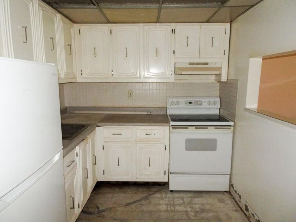 For Sale: $75,000 (1 beds, 1 baths, 629 Square Feet)