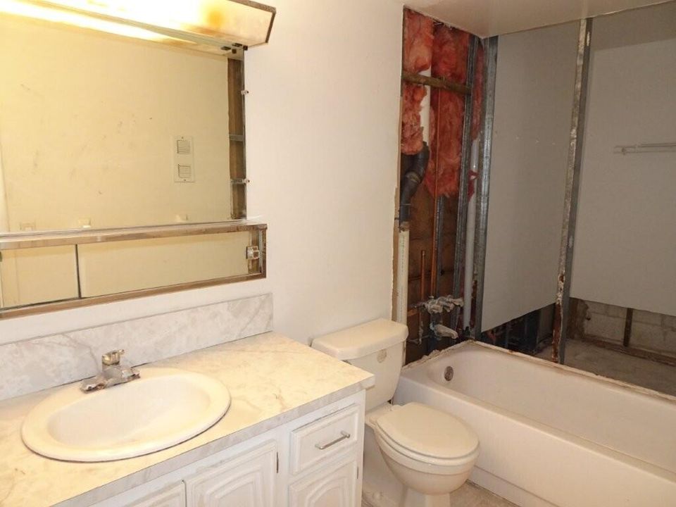 For Sale: $75,000 (1 beds, 1 baths, 629 Square Feet)