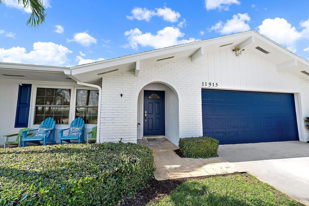 For Sale: $859,500 (3 beds, 2 baths, 2206 Square Feet)