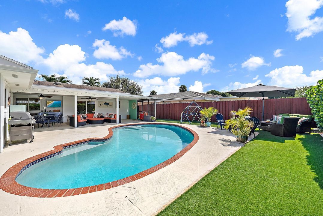 For Sale: $859,500 (3 beds, 2 baths, 2206 Square Feet)