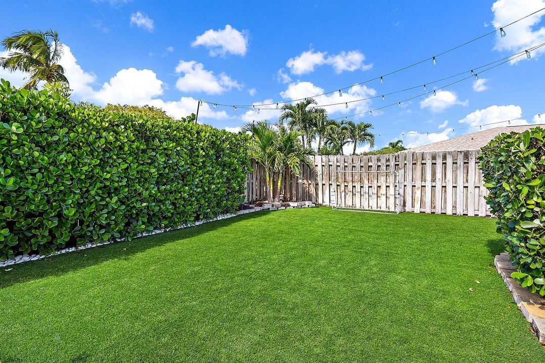 For Sale: $859,500 (3 beds, 2 baths, 2206 Square Feet)