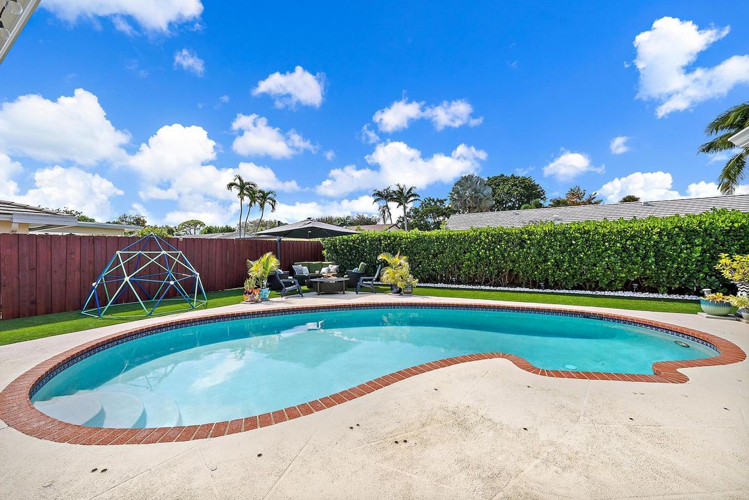 For Sale: $859,500 (3 beds, 2 baths, 2206 Square Feet)