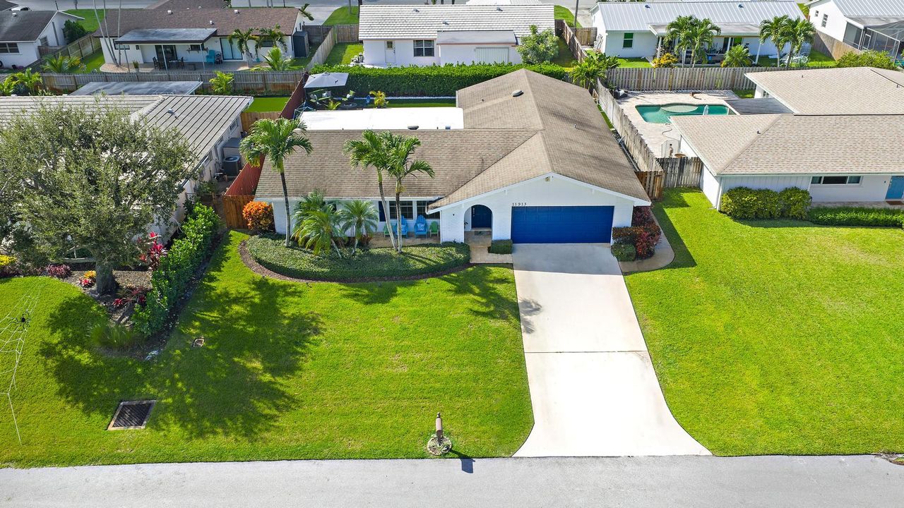 For Sale: $859,500 (3 beds, 2 baths, 2206 Square Feet)