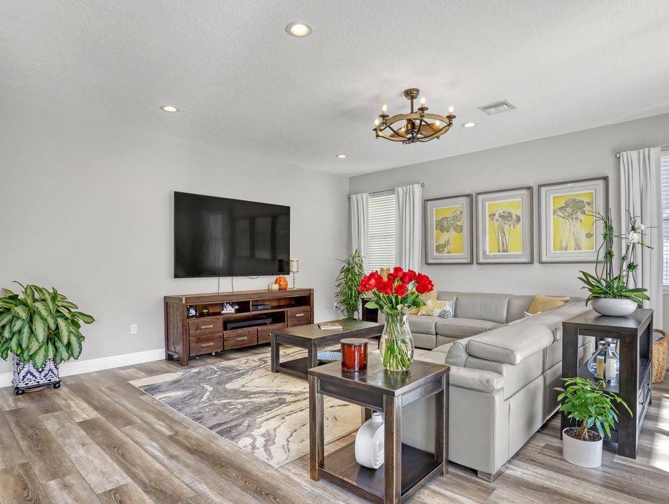 For Rent: $8,500 (5 beds, 3 baths, 3496 Square Feet)