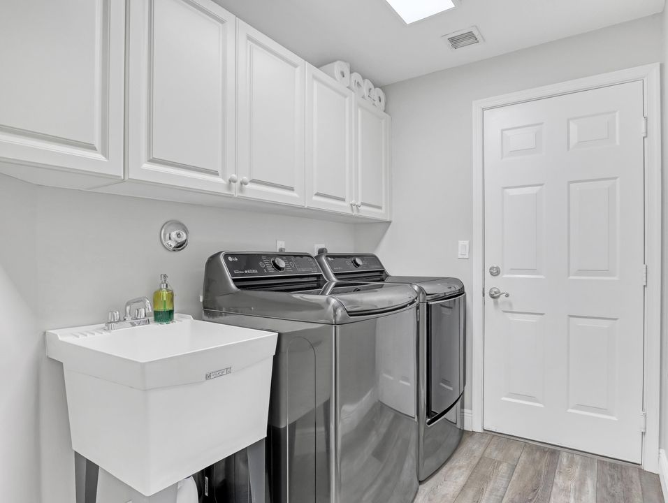 For Rent: $8,500 (5 beds, 3 baths, 3496 Square Feet)