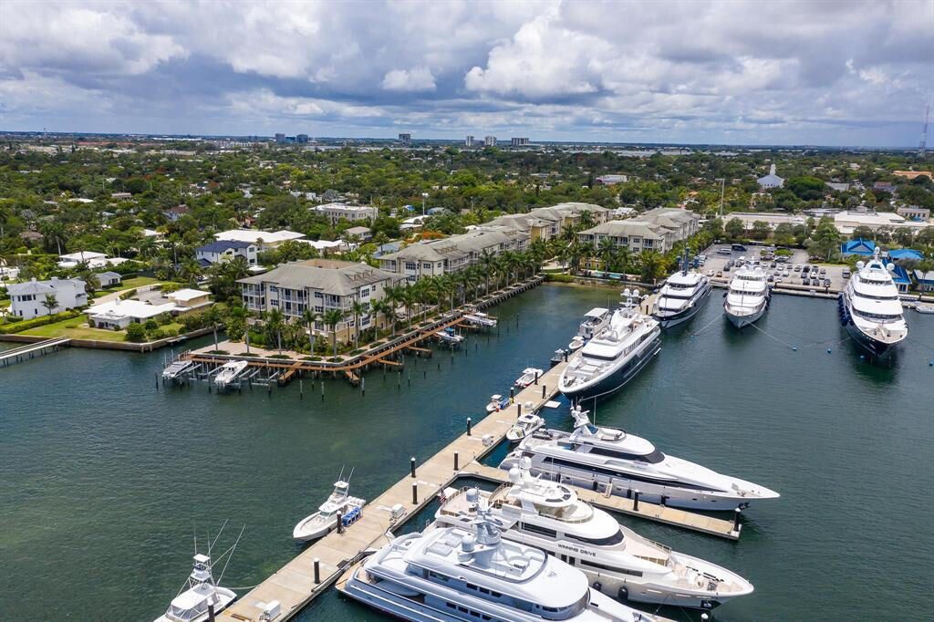 For Sale: $695,000 (2 beds, 2 baths, 1980 Square Feet)