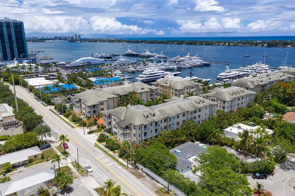 For Sale: $695,000 (2 beds, 2 baths, 1980 Square Feet)