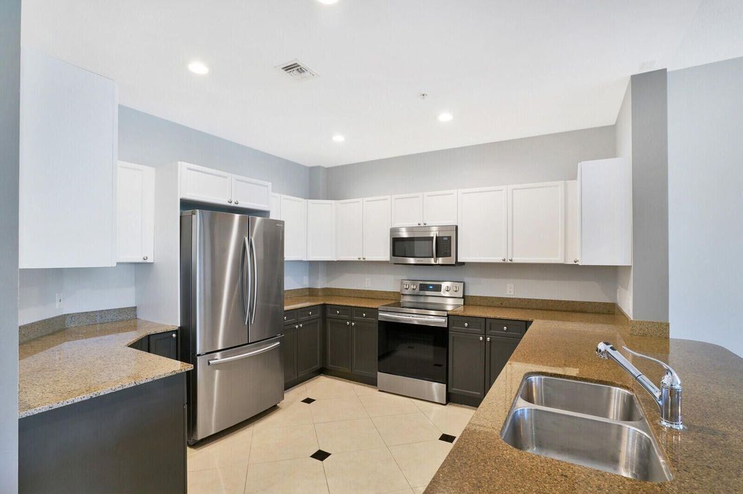 For Sale: $695,000 (2 beds, 2 baths, 1980 Square Feet)