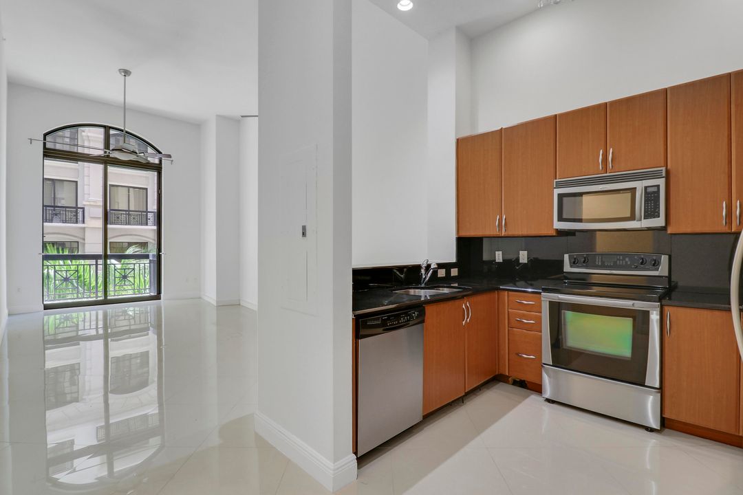 Recently Sold: $629,000 (1 beds, 1 baths, 895 Square Feet)