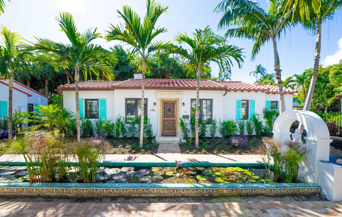 Recently Rented: $8,000 (2 beds, 2 baths, 1200 Square Feet)