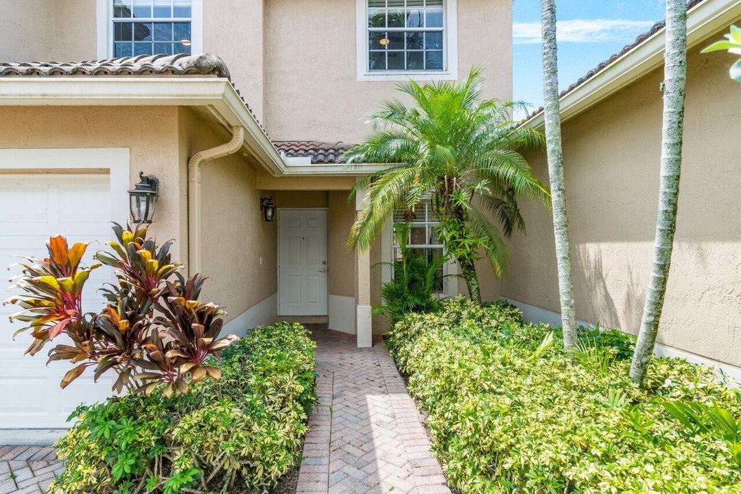 Active With Contract: $3,000 (3 beds, 2 baths, 1406 Square Feet)