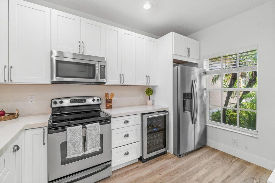 Active With Contract: $3,000 (3 beds, 2 baths, 1406 Square Feet)