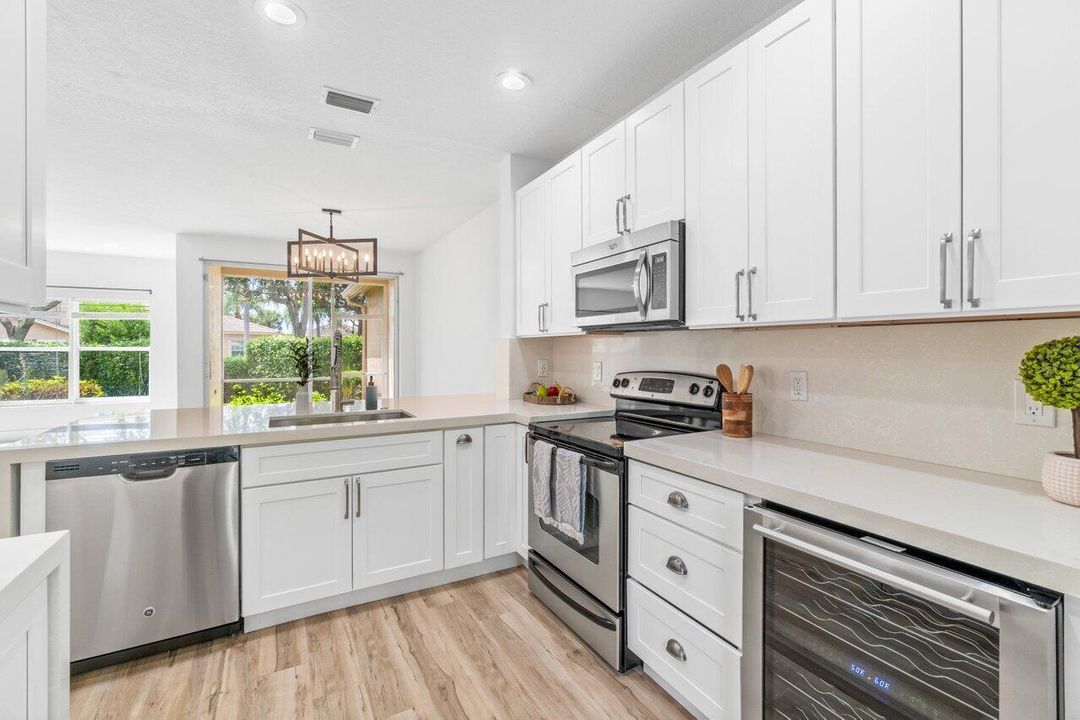 Active With Contract: $3,000 (3 beds, 2 baths, 1406 Square Feet)