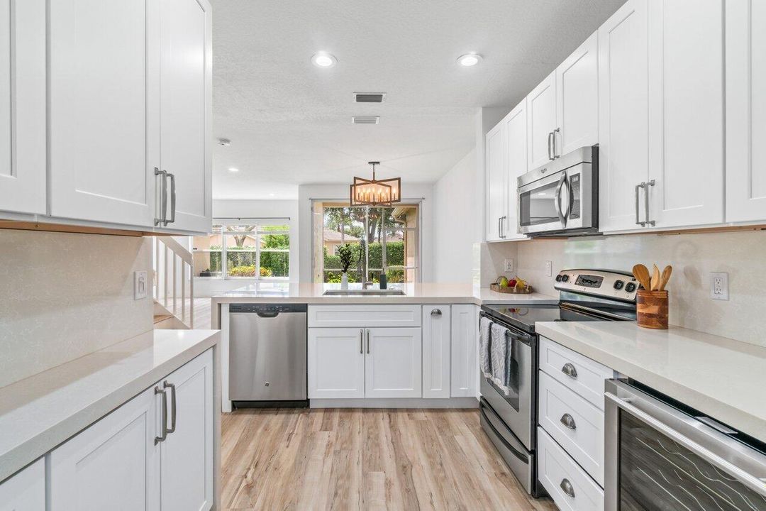 Active With Contract: $3,000 (3 beds, 2 baths, 1406 Square Feet)