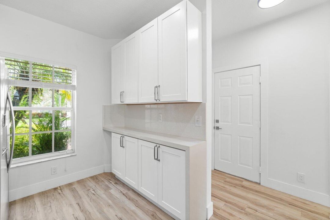 Active With Contract: $3,000 (3 beds, 2 baths, 1406 Square Feet)