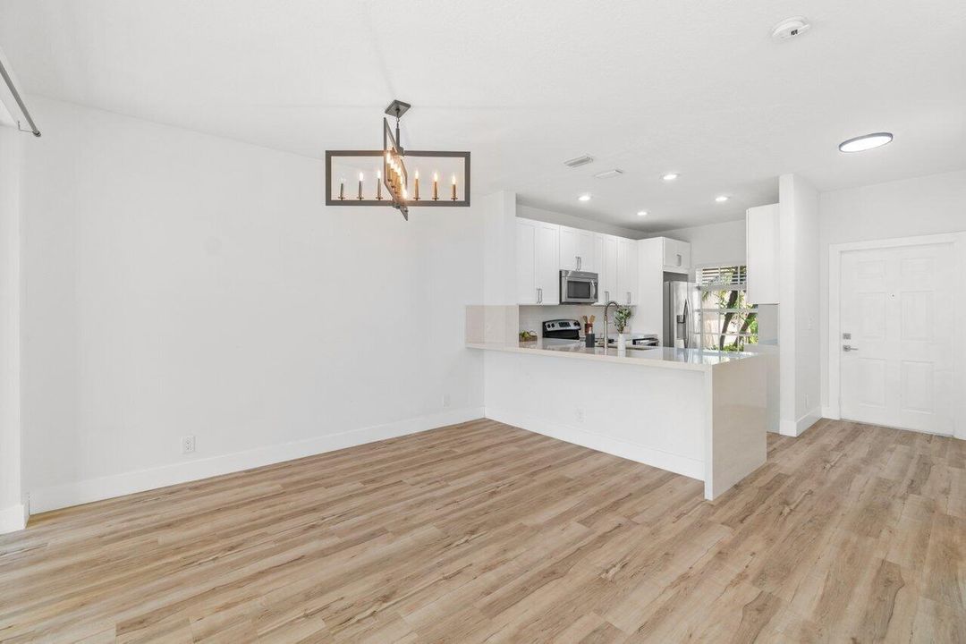 Active With Contract: $3,000 (3 beds, 2 baths, 1406 Square Feet)