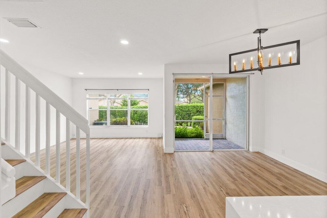 Active With Contract: $3,000 (3 beds, 2 baths, 1406 Square Feet)