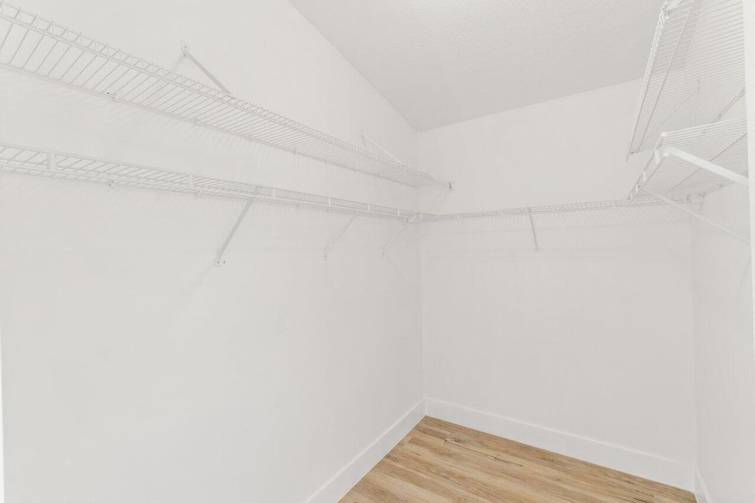 Active With Contract: $3,000 (3 beds, 2 baths, 1406 Square Feet)