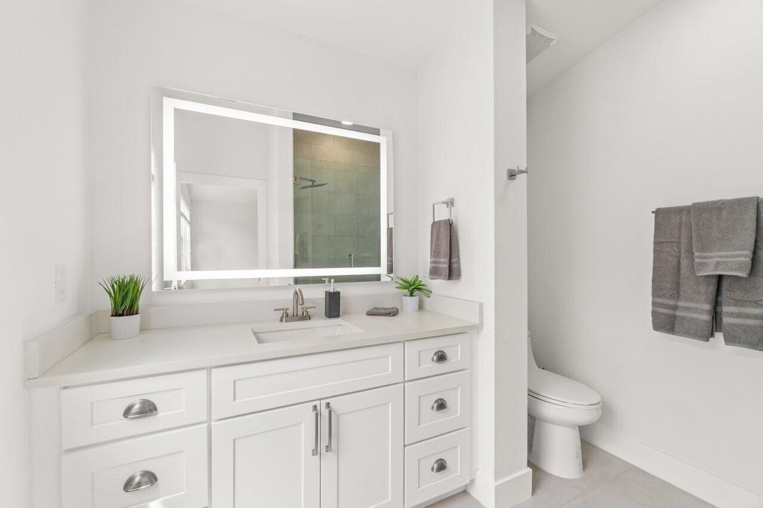 Active With Contract: $3,000 (3 beds, 2 baths, 1406 Square Feet)