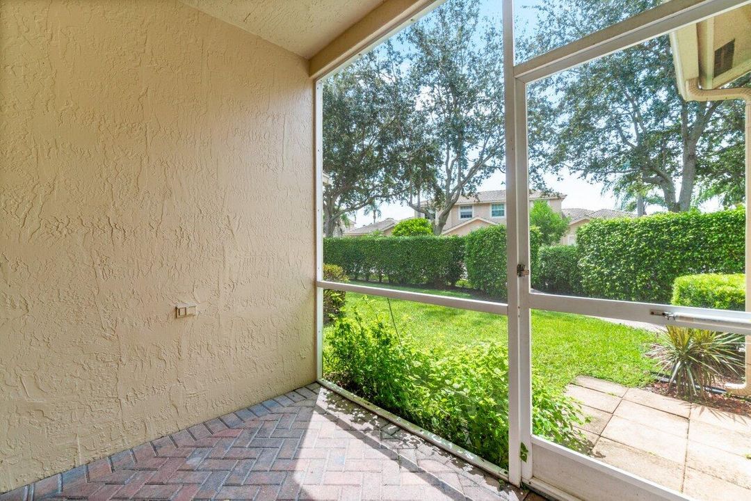 Active With Contract: $3,000 (3 beds, 2 baths, 1406 Square Feet)