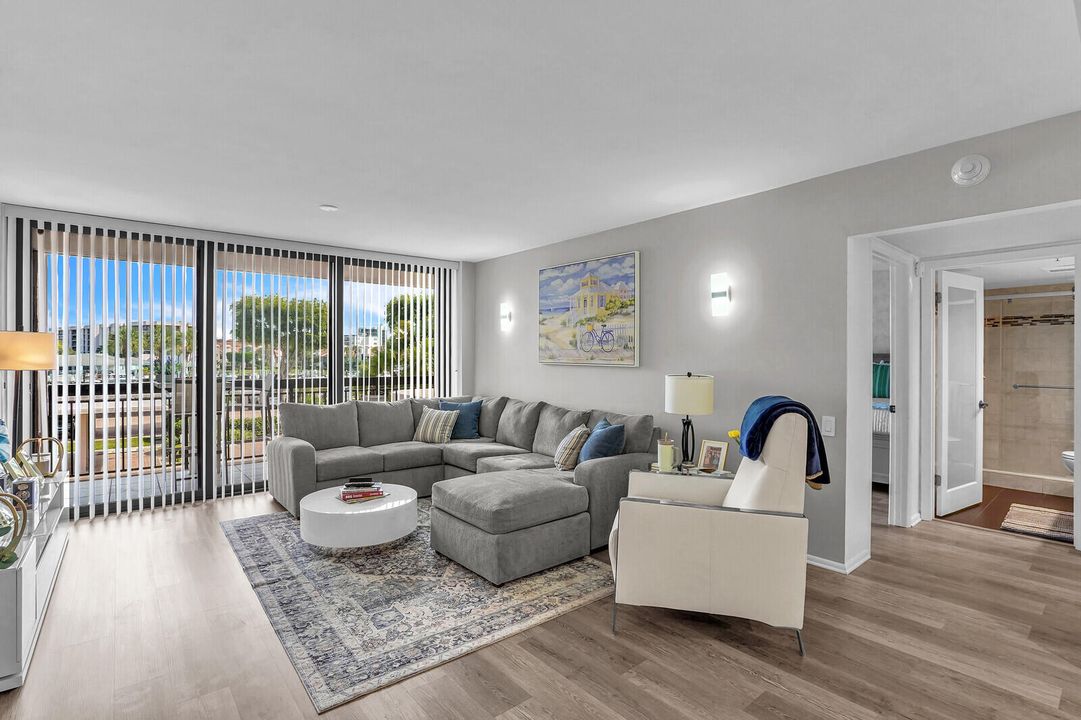 For Sale: $599,900 (2 beds, 2 baths, 1305 Square Feet)