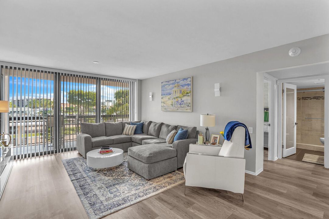 For Sale: $599,900 (2 beds, 2 baths, 1305 Square Feet)